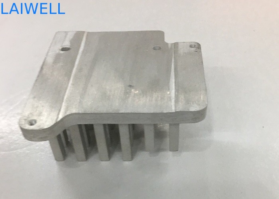 オーダーメイド 電気冷却器 CNC メタルスタンプ アルミニウムプロファイル 圧出熱散 溶解処理