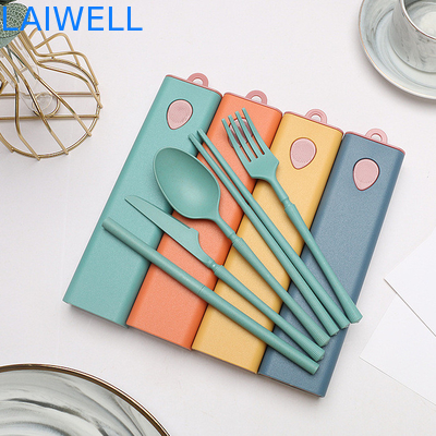 Green Sustainable Wheat Straw Fiber 5-PC Pull Out Cutlery Set Reusable Eco Tableware Accessories Elegant Design For Multiple Uses